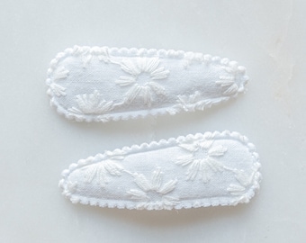 SET OF 2 white floral fabric snap clips, baby girl hair clips, girl hair accessory, toddler hair clip, fringe clip, soft hair clips