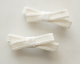 SET OF 2 ivory bow alligator hair clips, baby girl hair clips, girl hair accessory, toddler hair clip, fringe clip, pigtail hair clips