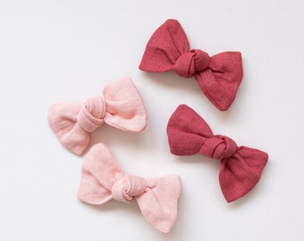 SET DE 4 nœuds de cheveux noués en lin pour bébé, arc de bébé netural earthton, arc de cheveux de tout-petit, pinces à cheveux de tout-petit, arcs de cheveux de fille, arcs en queue de cochon