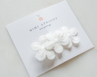 White daisy alligator hair clip, floral hair clip, baby girl hair clips, girl hair accessory, toddler hair clip, fringe clip, pigtail clip