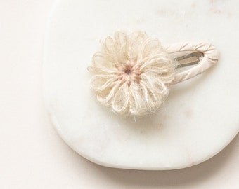 WOOL YARN OATMEAL flower snap hair clips, girl hair clips, girl hair accessory, toddler hair clip, fringe clip, flower girl hair clip