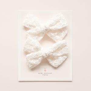 NEW** WHITE lace PIGTAIL bow set, piggy girl hair bow, white pinwheel bow, pig tail hair bow, flower girl hair bow, pig tail hair accessory