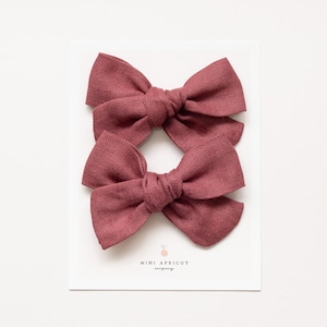 NEW** BURGUNDY PIGTAIL bow set, piggy girl hair bow, fall linen pinwheel bow, pig tail hair bow, piggie hair clips, pig tail hair accessory