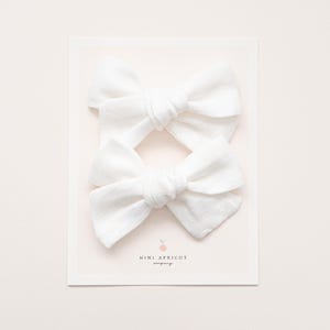 NEW**  WHITE linen PIGTAIL bow set, piggy girl hair bow, white pinwheel bow, pig tail hair bow, piggie hair clips, pig tail hair accessory