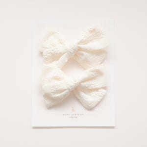 NEW** OATMEAL embroidered floral PIGTAIL bow set, piggy girl hair bow, pinwheel bow, pig tail hair bow, pig tail hair accessory