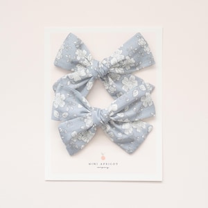 NEW** BLUE floral PIGTAIL bow set, piggy girl hair bow, blue pinwheel bow, pig tail hair bow, piggie hair clips, pig tail hair accessory