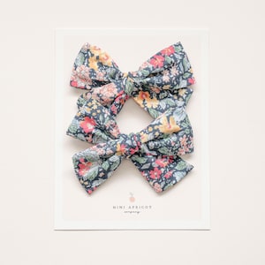 NEW** NAVY blue floral PIGTAIL bow set, piggy girl hair bow, blue pinwheel bow, pig tail hair bow, piggie hair clip, pig tail hair accessory