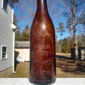Early 1900&#39;s F. Hollendre & Co. New York Crown Top Beer Bottle