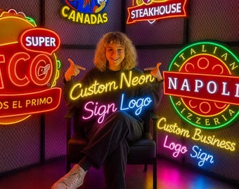Pode incluir: Uma pessoa aponta para várias placas de néon, incluindo uma placa "Custom Neon Sign Logo". Outras placas anunciam "Botanás Canadas", "Steakhouse", "Super Taco" e "Italian Napoli Pizzeria". As placas são coloridas.