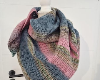 Triangular scarf/neck shawl, hand-knitted