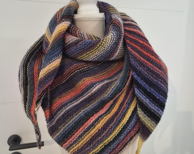 Triangular scarf/neck shawl, hand-knitted