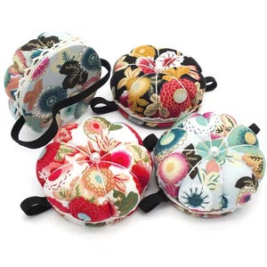 Vintage Style Magnetic Pumpkin Pin Cushion for Sewing and Embroidery - Handmade Retro DIY Handcraft Needle Storage and Pin Holder