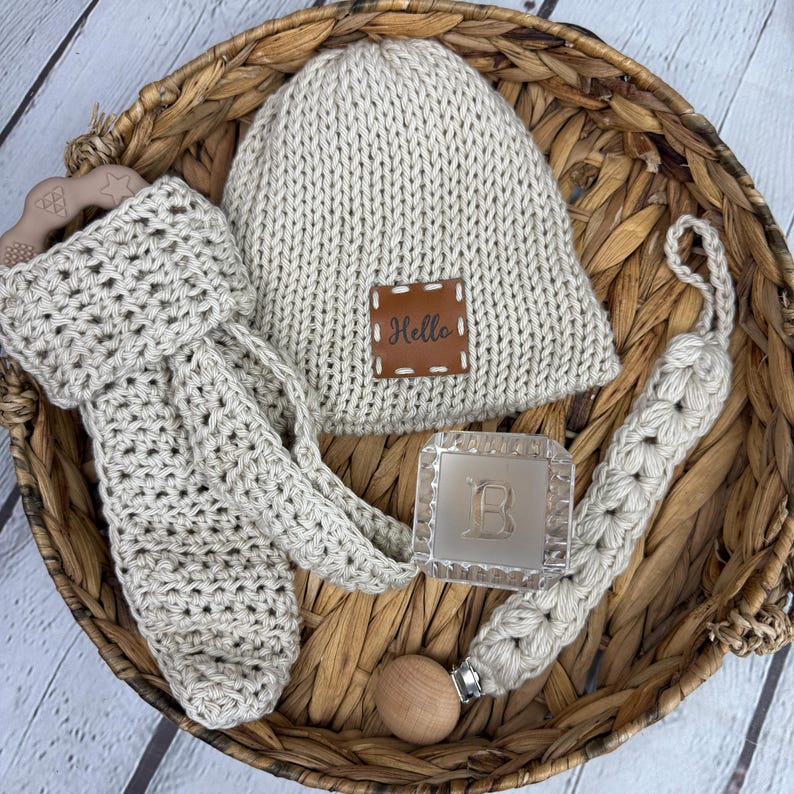 Lion Brand Pima Cotton is a high end fiber from Turkey that is great for babies and any fashion wear apparel in a worsted weight. afbeelding 11