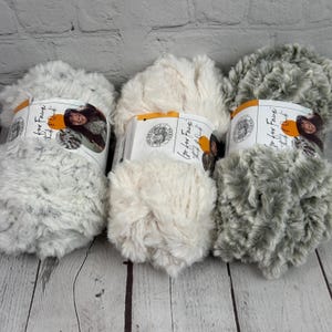 Lion Brand Go for Faux Thick & Quick-#7,  Bulky yarn, yarn for plush toys, yarn for soft blankets, pillow yarn, accessory yarn