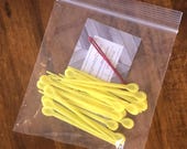 25 Plastic Pins for Amigurumi Making with 1 bent tapestry needle/Gift for Crocheters/Amigurumi tools/Pins for making Stuffies