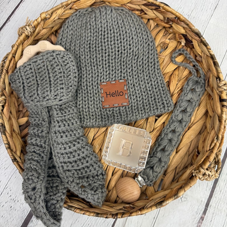 Lion Brand Pima Cotton is a high end fiber from Turkey that is great for babies and any fashion wear apparel in a worsted weight. afbeelding 12