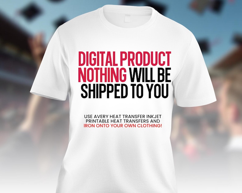 K&ouml;nnte beinhalten: Wei&szlig;es T-Shirt mit schwarzem Text in Gro&szlig;buchstaben, der "DIGITAL PRODUCT NOTHING WILL BE SHIPPED TO YOU" lautet. Unter dem Text steht ein kleinerer roter Text, der "USE AVERY HEAT TRANSFER INKJET PRINTABLE HEAT TRANSFERS AND IRON ONTO YOUR OWN CLOTHING!" lautet.