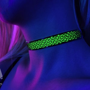 BrainZ UV Choker - Rubber Ravewear (Necklace, Artwear, Reactive, Rave Accessories, Jewelry, Fluorescent, Black Light, Neon, Glow, Party)