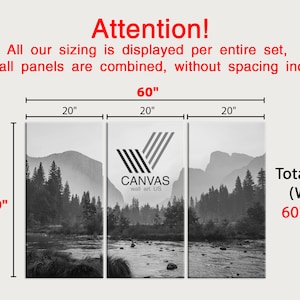 Puede incluir: Una impresi&oacute;n en lienzo de tres paneles que representa una escena de paisaje en blanco y negro de un r&iacute;o que fluye a trav&eacute;s de un bosque con monta&ntilde;as en el fondo. El tama&ntilde;o total de la impresi&oacute;n es de 152,4 cm de ancho por 101,6 cm de alto.