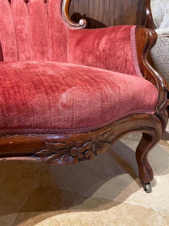 Red velvet victorian chair deals
