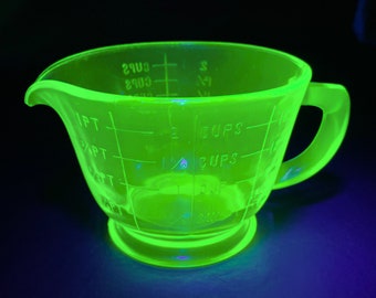 Uranium Glass Measuring and Mixing Cup 2 Cup