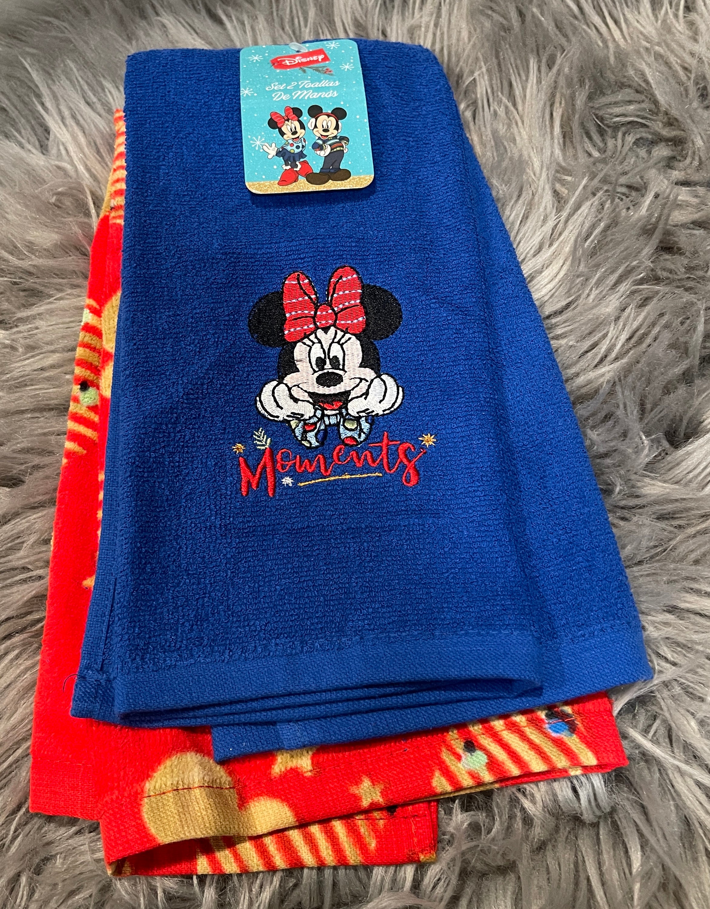 Disney Mickey & Minnie Mouse Christmas Holiday set Of 2 Hand Towels NEW