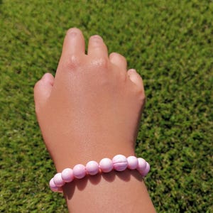 Pink Queen Conch Shell Bracelet - 8 mm Round Beads - Amylie Designs