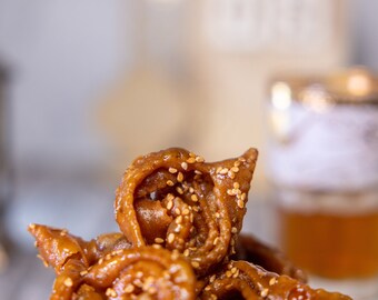 CHABAKIA aux amandes,Des trésors marocains sucrés : fabriqués à la main,رمضان كريم RAMADAN KAREEM, Chebakia au miel, délicieux biscuits du ramadan, fait avec amour