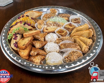 Assiette de mélange, assiette d'amandes, pâtisserie traditionnelle, briwat aux amandes, biscuits Belkabir faits main pour une occasion, assiette de mélange cadeau pour boulanger