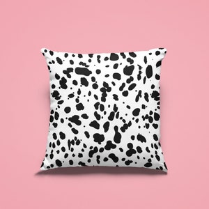 Kussen met print dalmatiër, kinderkamer dalmatiër vlekken, modern zwart-wit kussen, dalmatiër kinderkamer, dalmatisch beddengoed, kussen met dierenprint