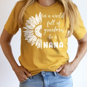 camisa de nana, en un mundo de abuelas, sé una nana, camisa de abuela, regalos de abuela, regalo de cumpleaños de nana, regalo del día de la madre de la abuela, camisa de abuela