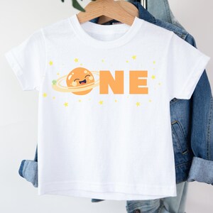 Camisa de um aniversário - aniversário com tema do espaço sideral, camisa espacial, uma camisa, camisa de primeiro aniversário, camisa de aniversário de menino, primeira viagem ao redor do sol