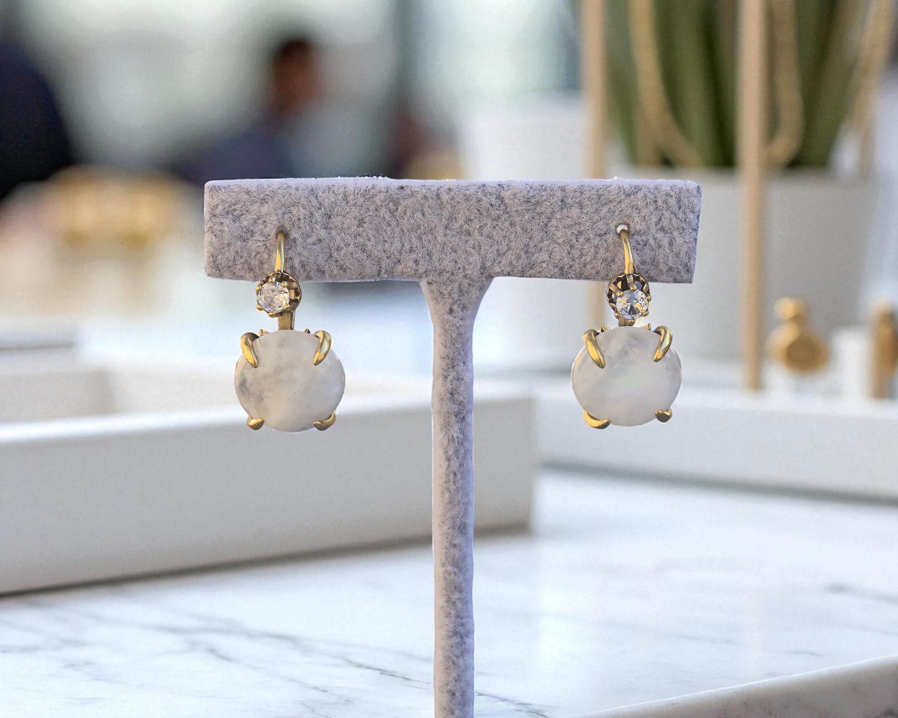 Boucles D'oreilles Dormeuse Rondes Dorées Serti De CZ Et Perle Labradorite Grise - Neuves Sans Emballage