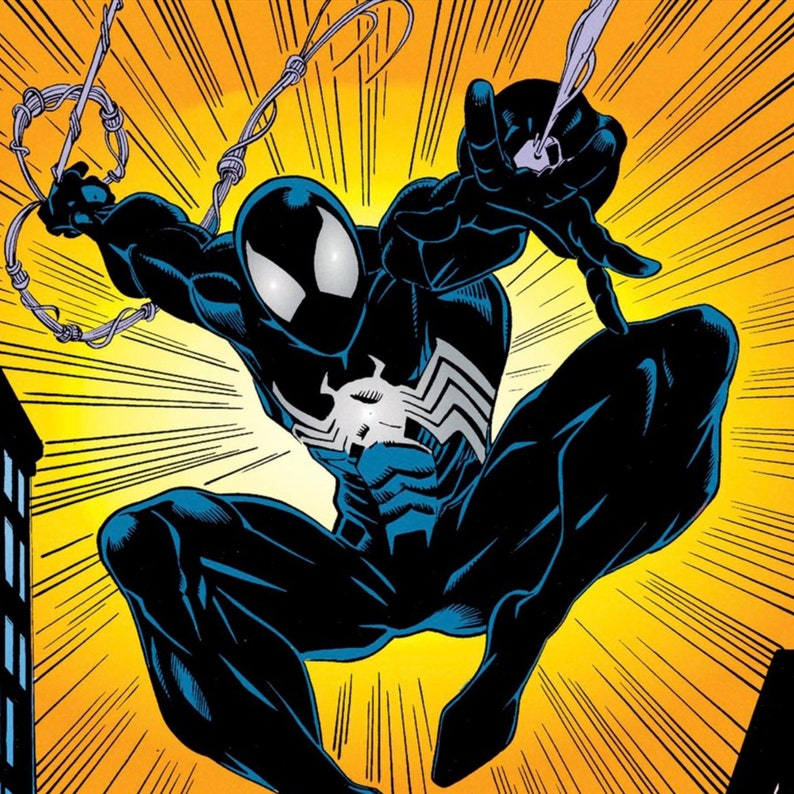 Pode incluir: Um personagem de super-her&oacute;i preto e azul com um s&iacute;mbolo de aranha no peito, balan&ccedil;ando no ar com uma linha de teia.