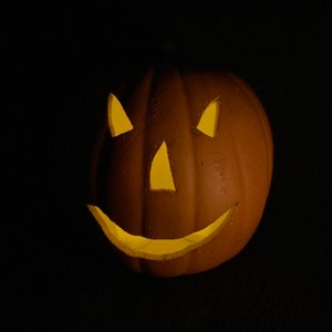 Jack-o&#39;-lantern - Halloween (1978) / Halloween Ends - Laurie&#39;s pumpkin - 9&quot; Craft Artificial Reusable Pumpkin