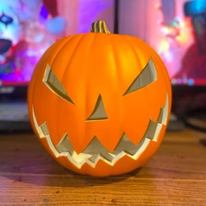 Calabaza artificial reutilizable de 23 cm, diseño de Jack-O-Lantern, Sleepy Hallow y Espantapájaros. Not Weathered