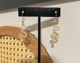 Boucles d'oreilles petit serpent doré