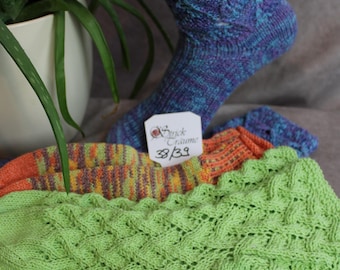 Chaussettes d'été légères et aérées, tricotées à la main et amusantes - couleurs et tailles variées