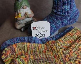 Handgestrickte Freizeitsocken mit Baumwolle in Größe 28/29