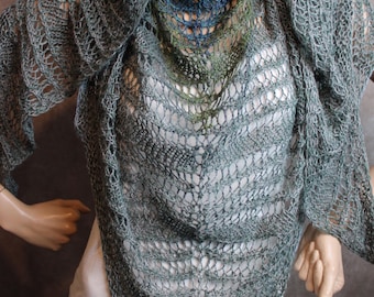 Foulard triangulaire tricoté à la main pour femme