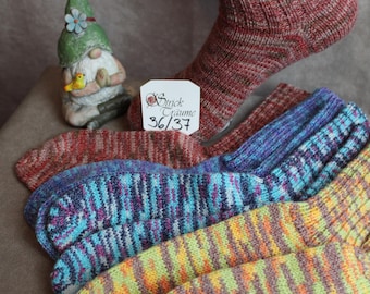 Handgestrickte Freizeitsocken mit Baumwolle in Größe 36/37