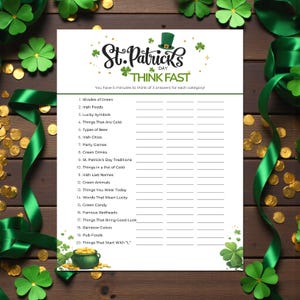 Puede incluir: Una hoja de juego temática del Día de San Patricio con el texto "St. Patrick's Day Think Fast". La hoja incluye categorías para enumerar respuestas, una olla de oro, tréboles y una cinta verde sobre un fondo de madera.