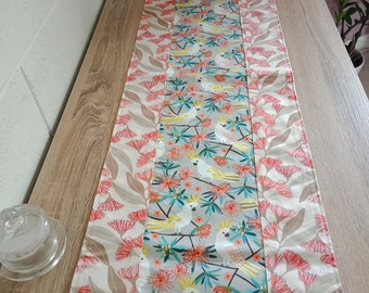 Sulphur-Crested Cockatoo Gum Blossoms Table Set