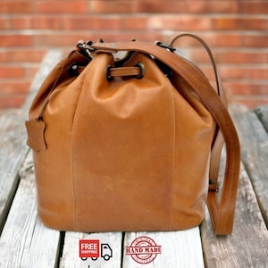Bolso de cubo de cuero hecho a mano - Sofisticado bolso femenino, elegante viajero esencial - Accesorio perfecto para la noche - Regalo único para ella
