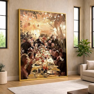 Puede incluir: Gran pintura al óleo enmarcada que representa una cena. La obra presenta una larga mesa con personas, comida y flores. La paleta de colores incluye tonos cálidos de oro, marrón y rojo, con un marco dorado.