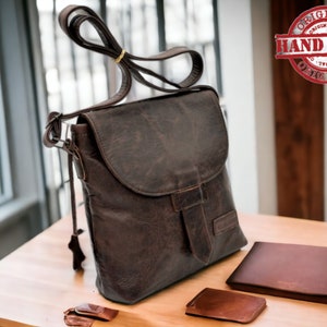 Elegante bolso mensajero de cuero hecho a mano, bolso bandolera compacto para mujer, regalo perfecto para ella