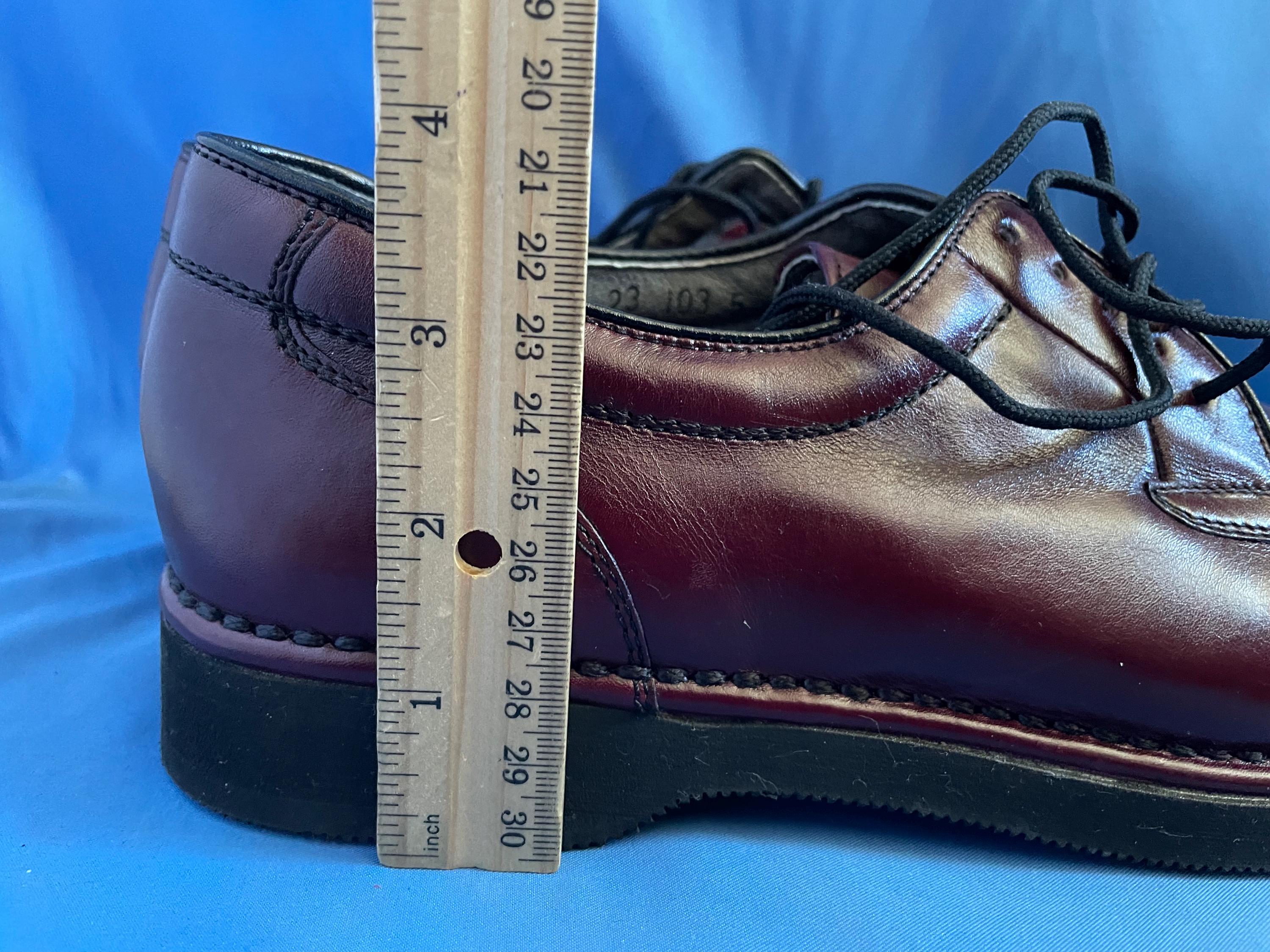 Vintage (1988) Rockport Dressport Leather Dress Shoes. Cordovan, size 9 Leather Dress, Formal 1980s Vintage Shoes for Men for sale  main image 2