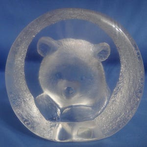 Mats Jonasson Sweden Lead Crystal Paperweight