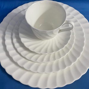 Wedgwood Candlelight Swirl Plate Set England