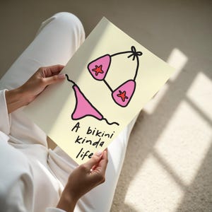 Bikini-Sommer-Poster, Seaside Serenity-Sommergeschenk, Preppy Poster, Küstenwanddekordrucke, Beachy-Dekor, Ozeanposter-Wanddekor